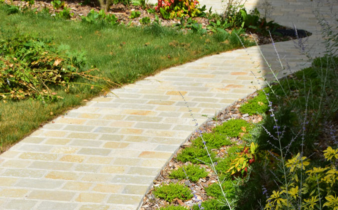 Chemin pav de dalles