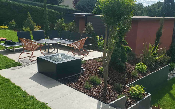 Terrace with mix of greenery and architectural lines